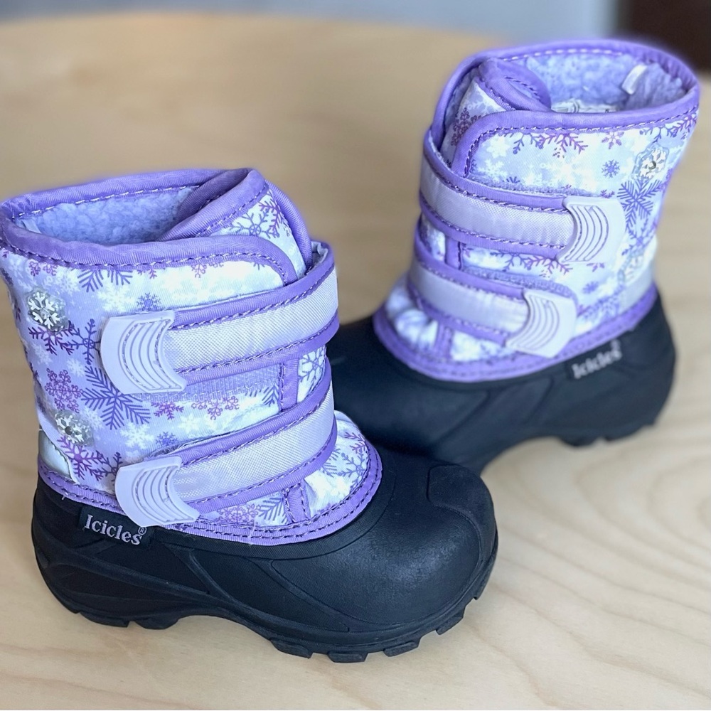 Icicles Light up Winter Boots purple snowflakes Toddler size 6